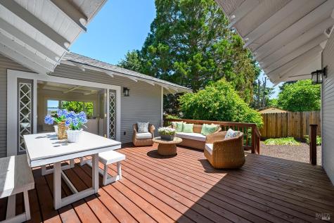 614 Live Oak Avenue Sebastopol CA 95472