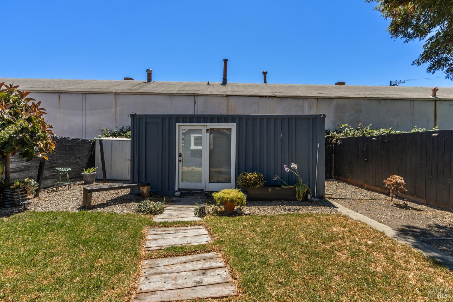 10017 Pippin Street Oakland CA 94603