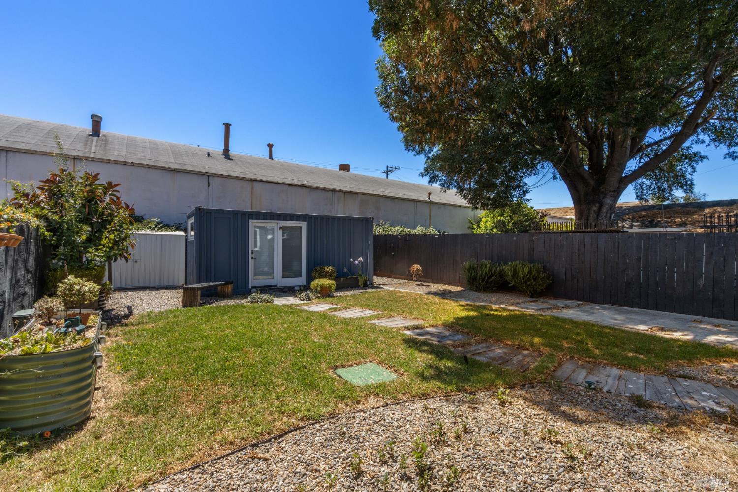 10017 Pippin Street Oakland CA 94603