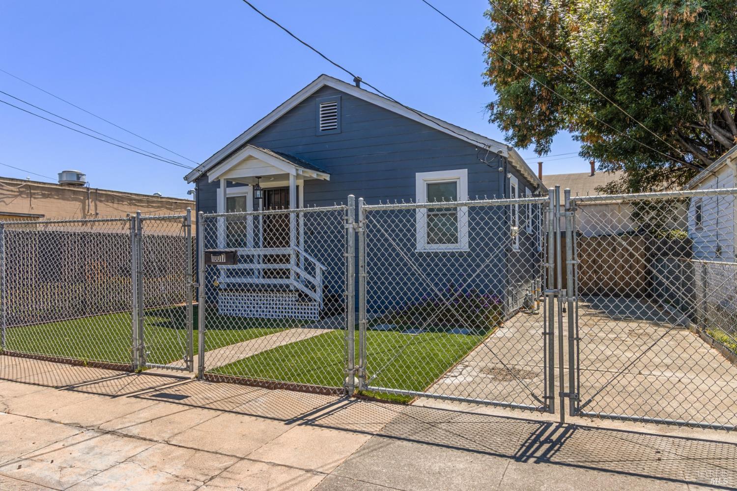 10017 Pippin Street Oakland CA 94603