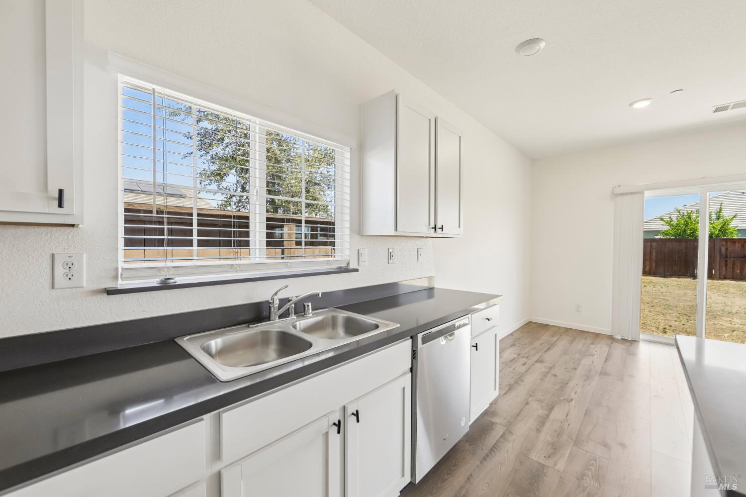 635 Honey Bee Road Dixon CA 95620