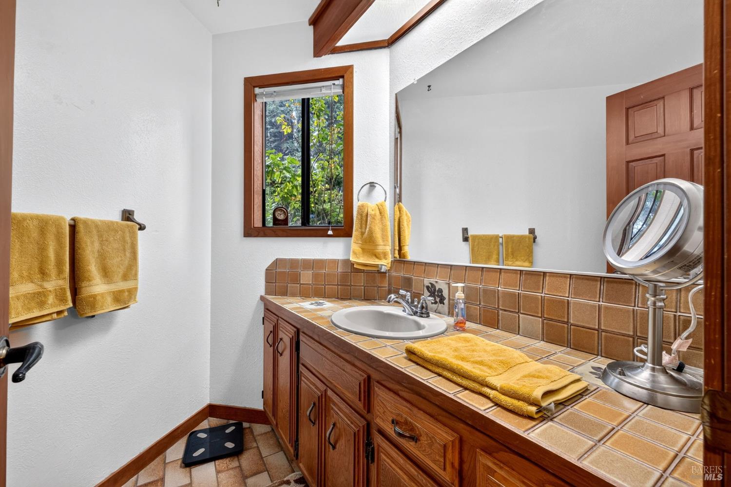 819 Jonive Road Sebastopol CA 95472