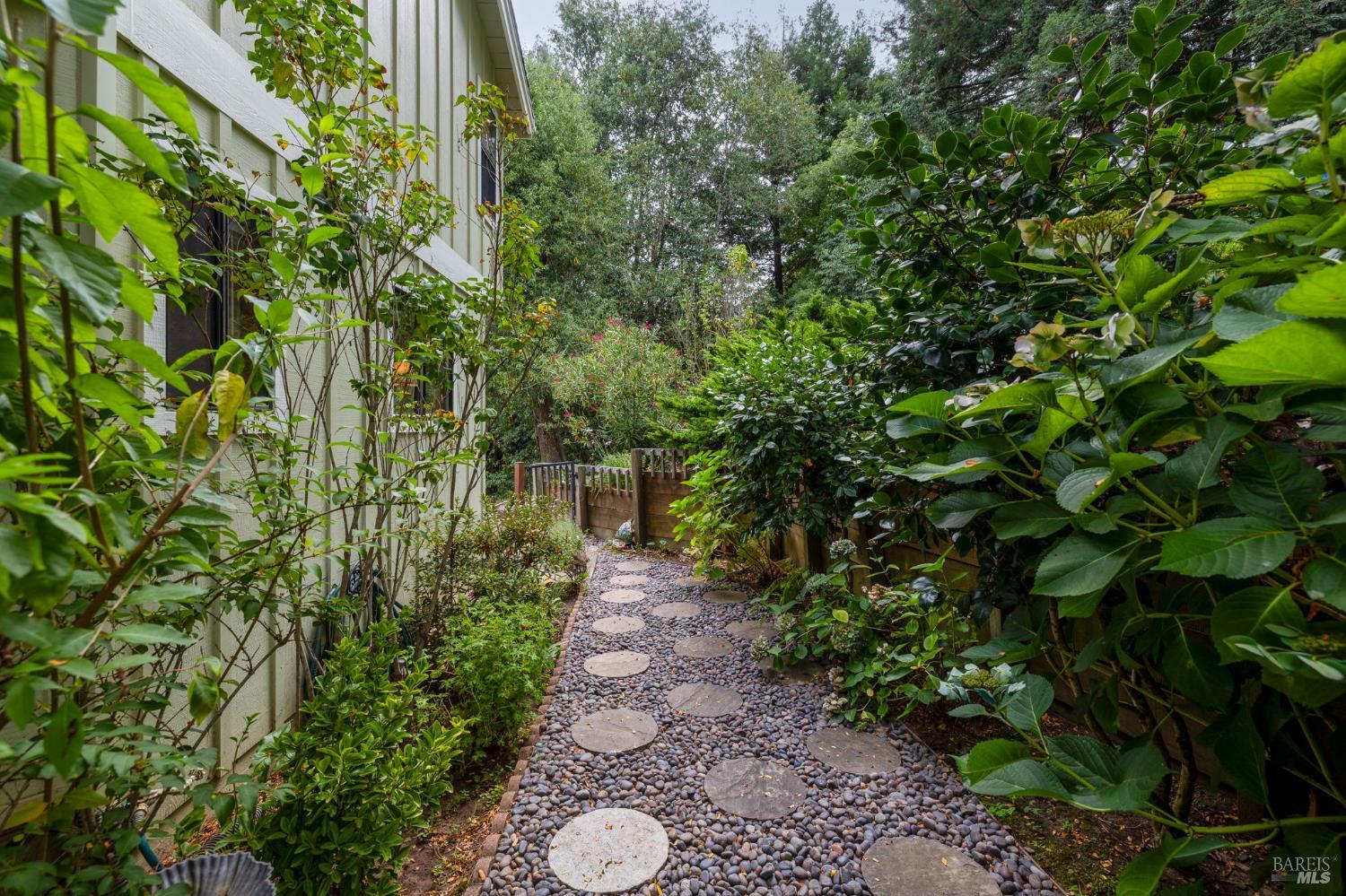 819 Jonive Road Sebastopol CA 95472
