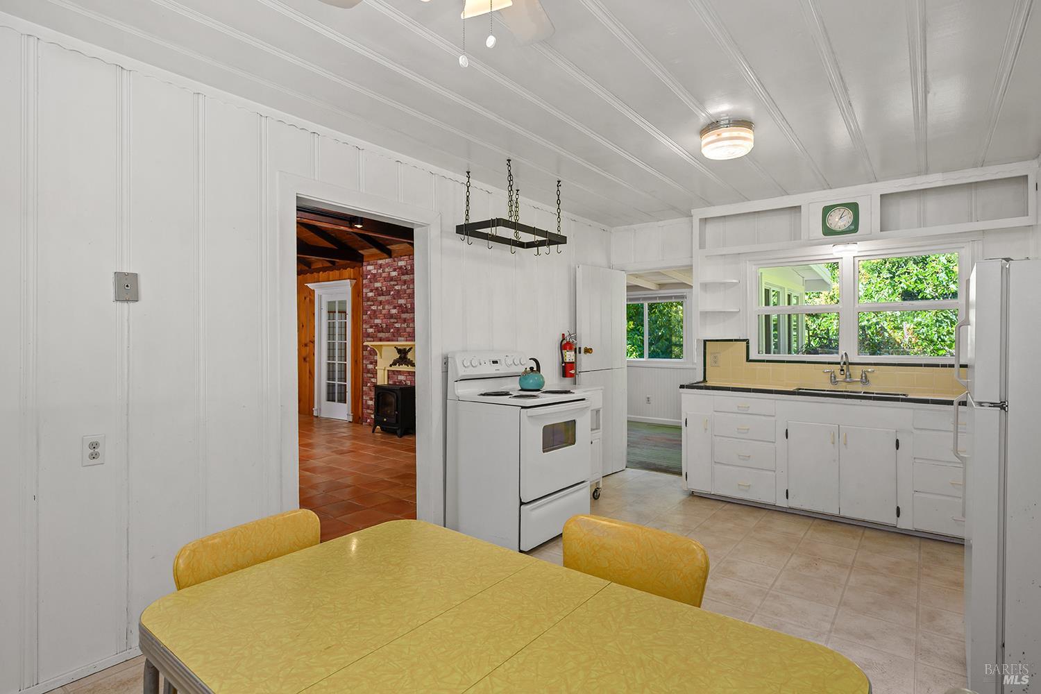 10590 Grays Road Forestville CA 95436
