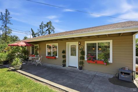26069 River Road Cloverdale CA 95425