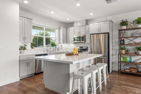2976 Bay Village Avenue Santa Rosa CA 95403