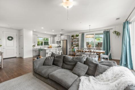 2976 Bay Village Avenue Santa Rosa CA 95403