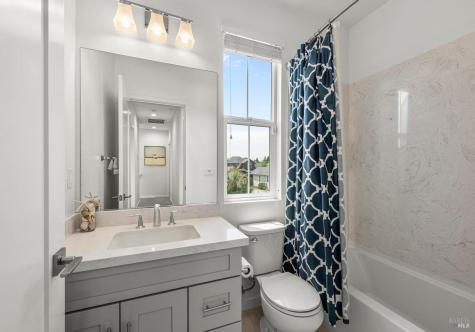 2976 Bay Village Avenue Santa Rosa CA 95403