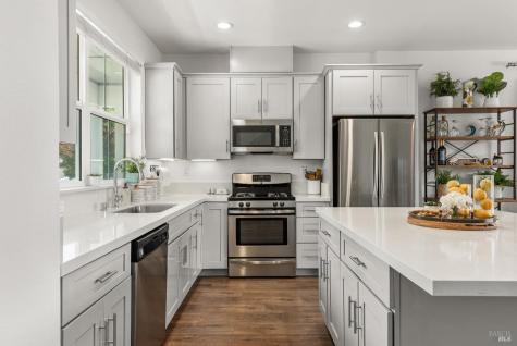 2976 Bay Village Avenue Santa Rosa CA 95403