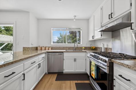 3532 Banyan Street Santa Rosa CA 95403