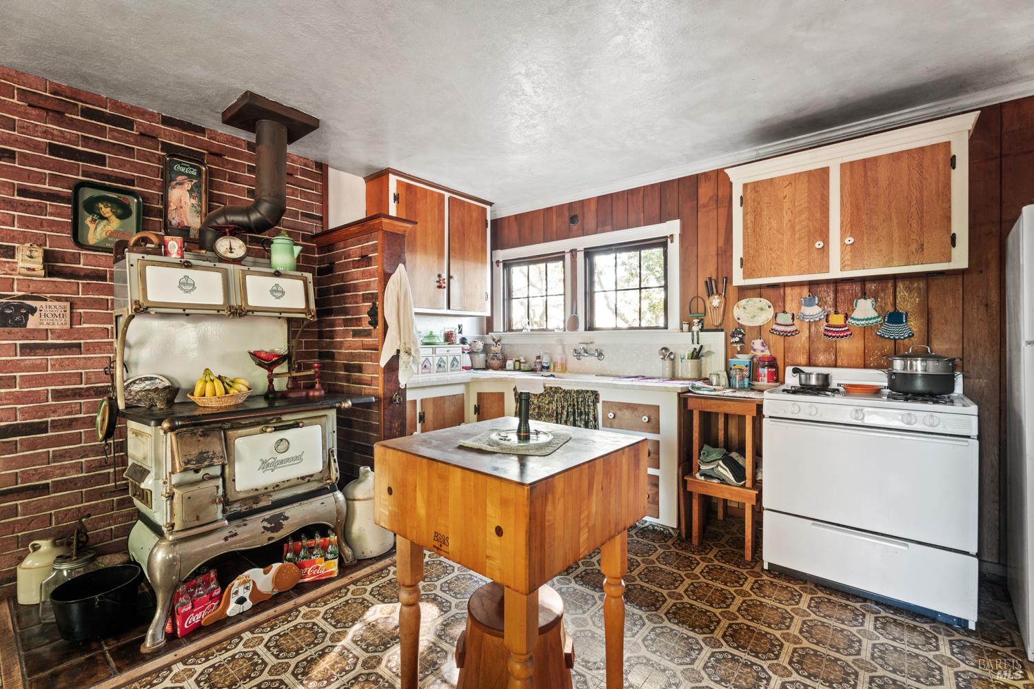 24600 String Creek Road Willits CA 95490