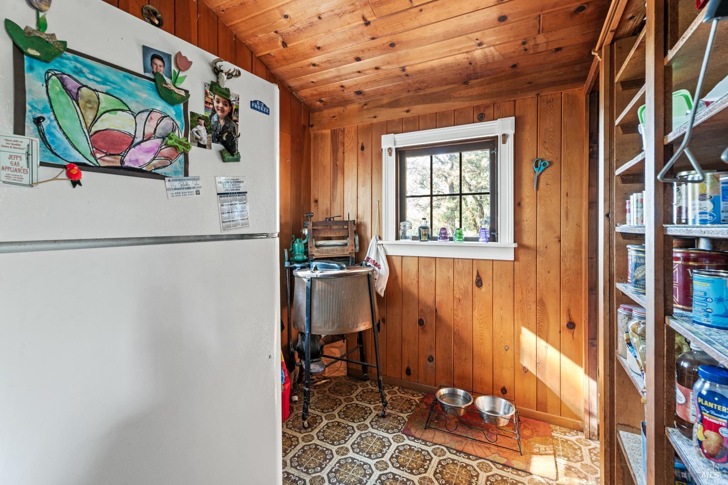 24600 String Creek Road Willits CA 95490