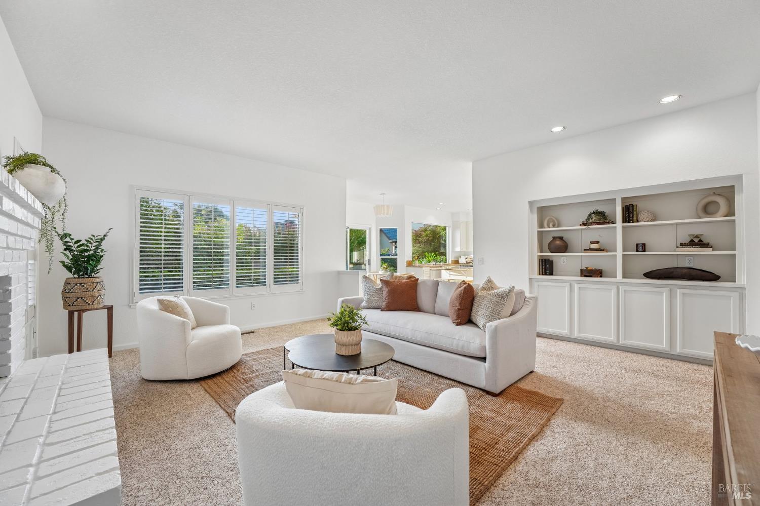 1006 Elsbree Lane Windsor CA 95492