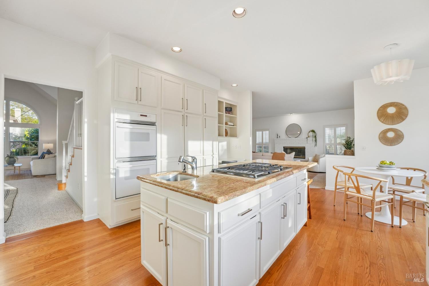 1006 Elsbree Lane Windsor CA 95492