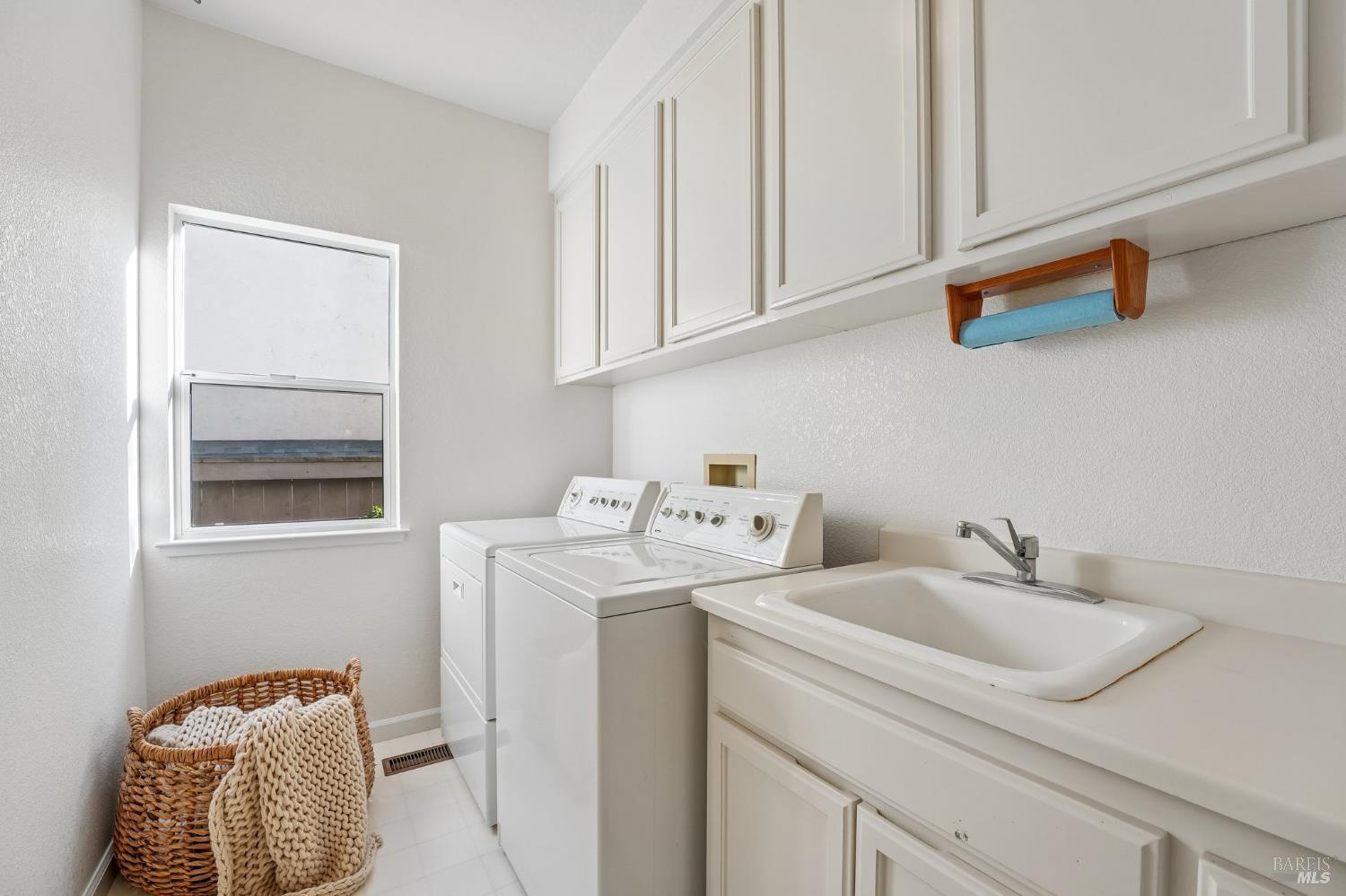 1006 Elsbree Lane Windsor CA 95492