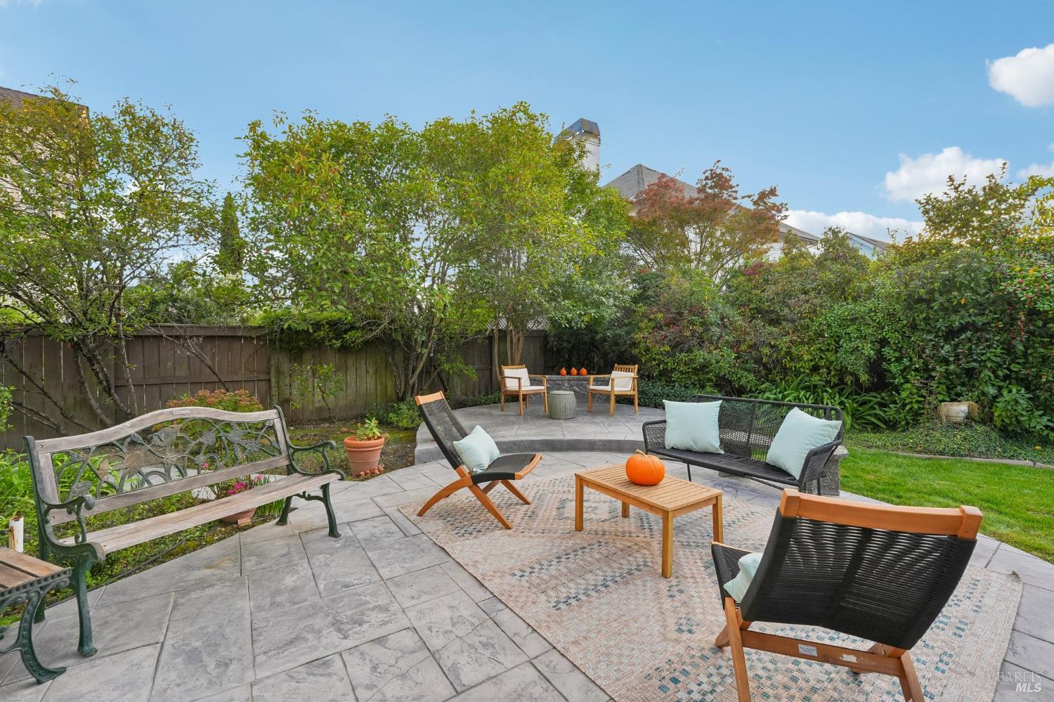 1006 Elsbree Lane Windsor CA 95492