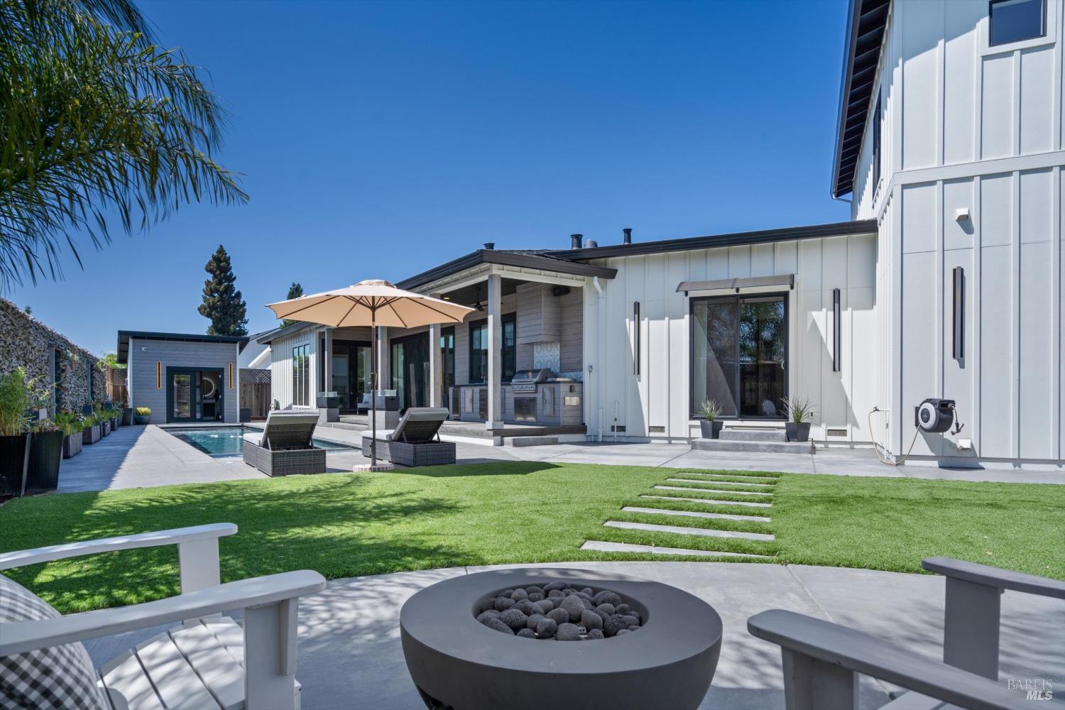 256 N Dover Court Santa Rosa CA 95403