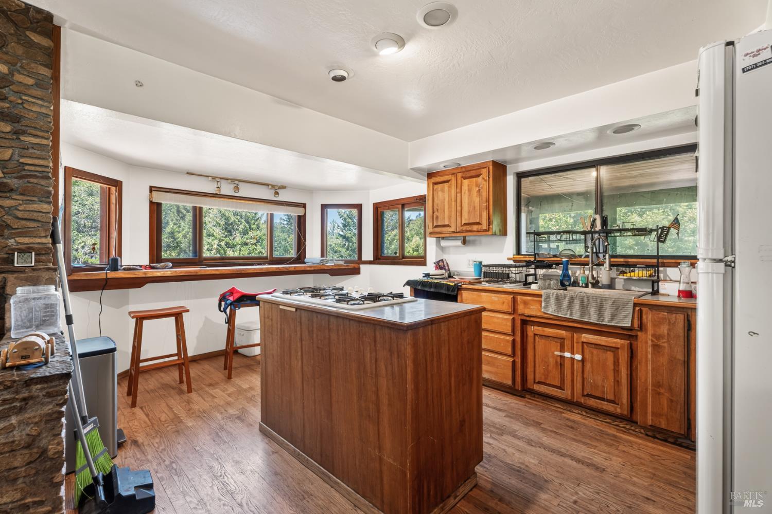 6010 Fitzhugh Road Laytonville CA 95454