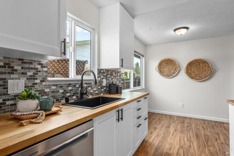 746 Bernadette Avenue Rohnert Park CA 94928