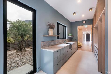 983 Grove Street Healdsburg CA 95448