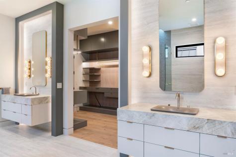 983 Grove Street Healdsburg CA 95448