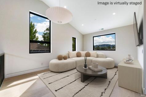 983 Grove Street Healdsburg CA 95448