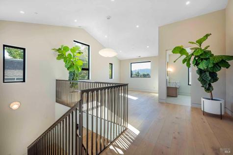 983 Grove Street Healdsburg CA 95448