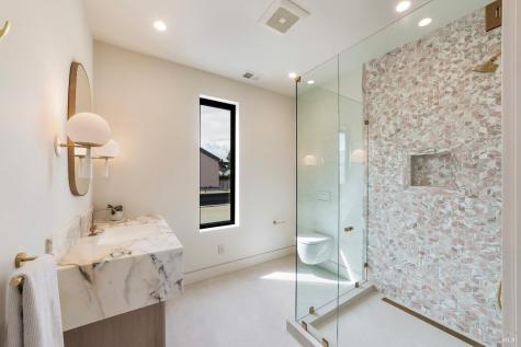 983 Grove Street Healdsburg CA 95448