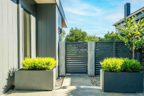 983 Grove Street Healdsburg CA 95448