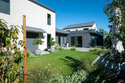 983 Grove Street Healdsburg CA 95448