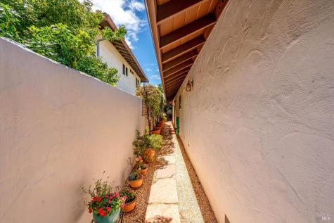 375 Las Casitas Court Sonoma CA 95476