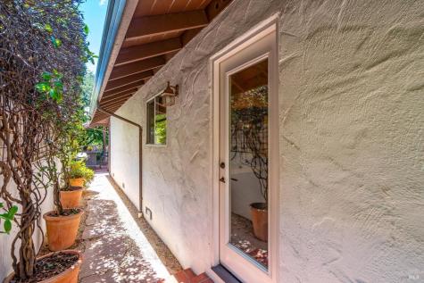 375 Las Casitas Court Sonoma CA 95476