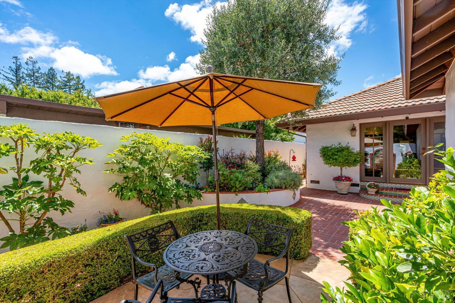 375 Las Casitas Court Sonoma CA 95476