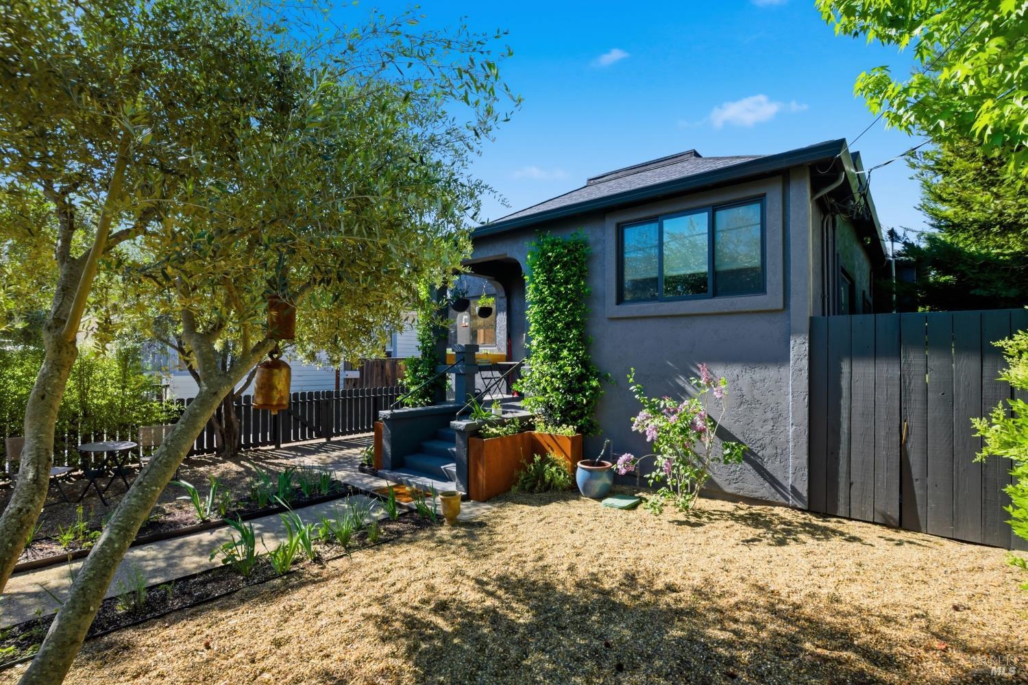 1433 Oak Avenue St. Helena CA 94574