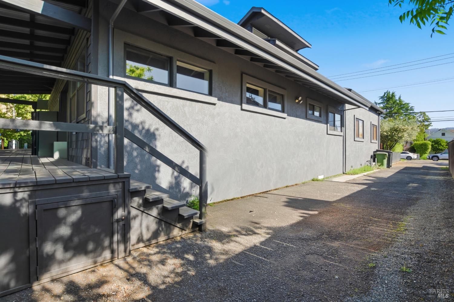 1433 Oak Avenue St. Helena CA 94574