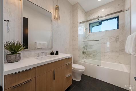 2240 Newgate Court Santa Rosa CA 95404