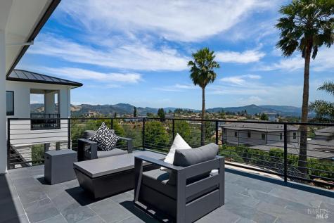 2240 Newgate Court Santa Rosa CA 95404