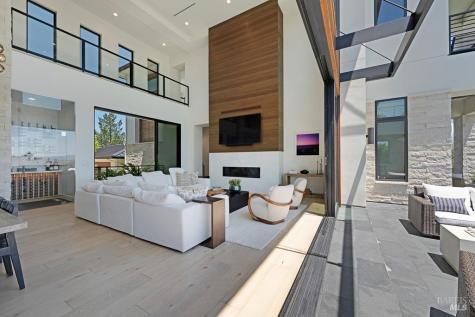 2240 Newgate Court Santa Rosa CA 95404