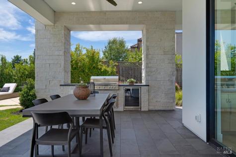 2240 Newgate Court Santa Rosa CA 95404
