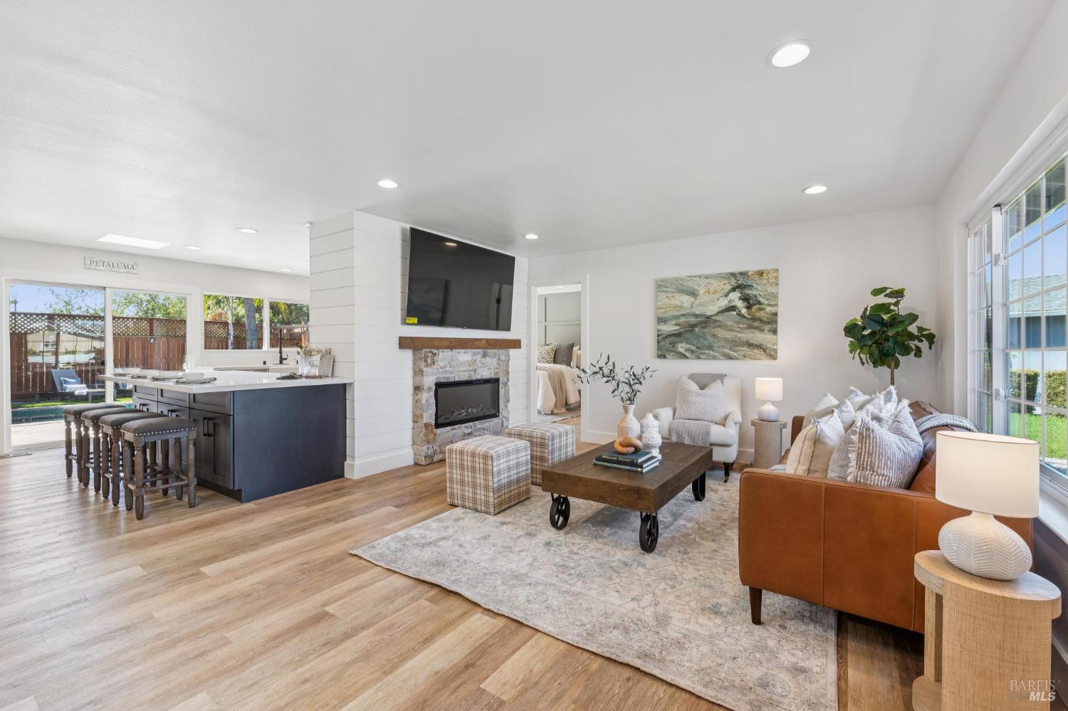 1549 Creekside Drive Petaluma CA 94954