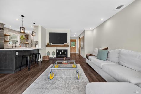 1916 Marian Lane Santa Rosa CA 95405