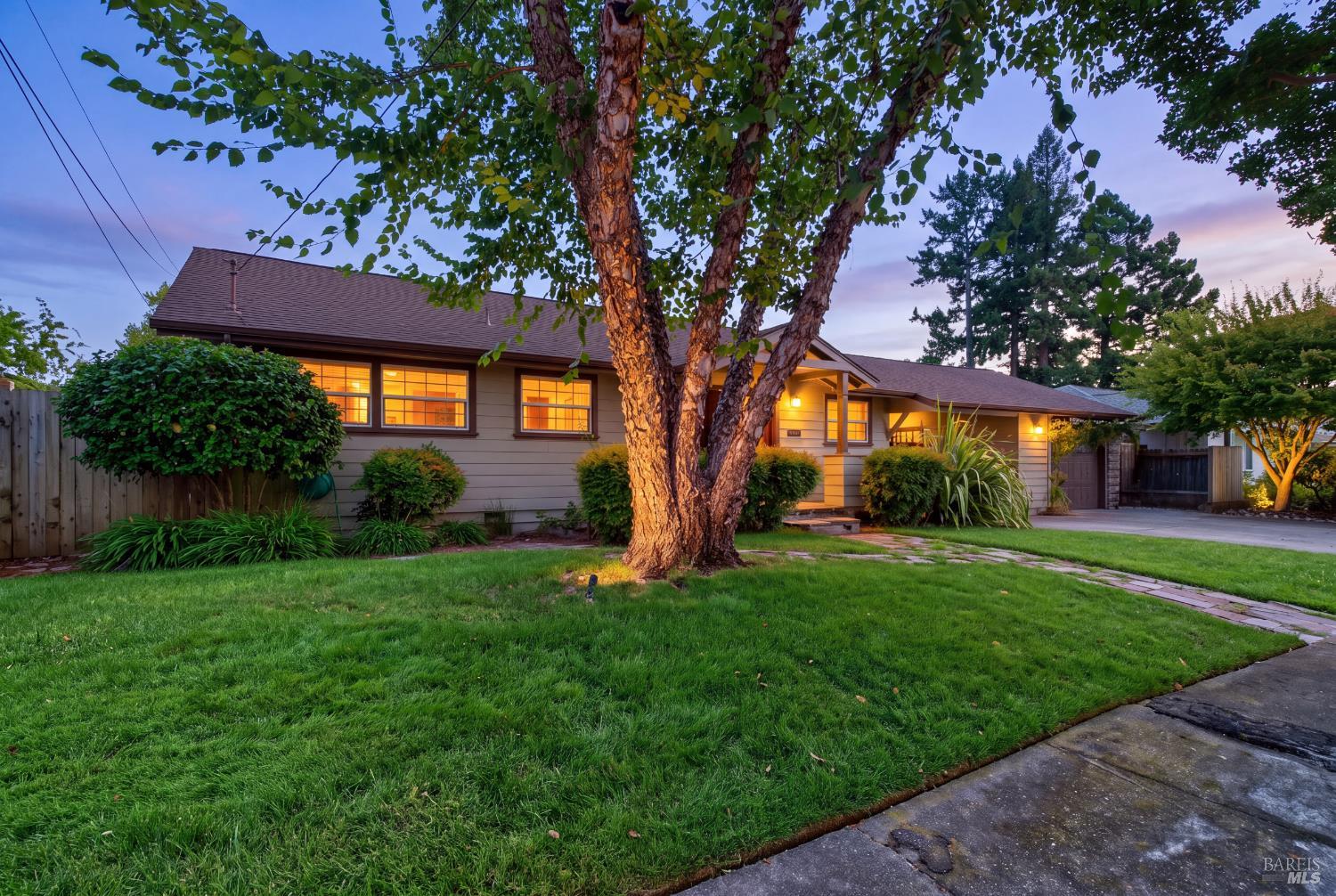 1916 Marian Lane Santa Rosa CA 95405