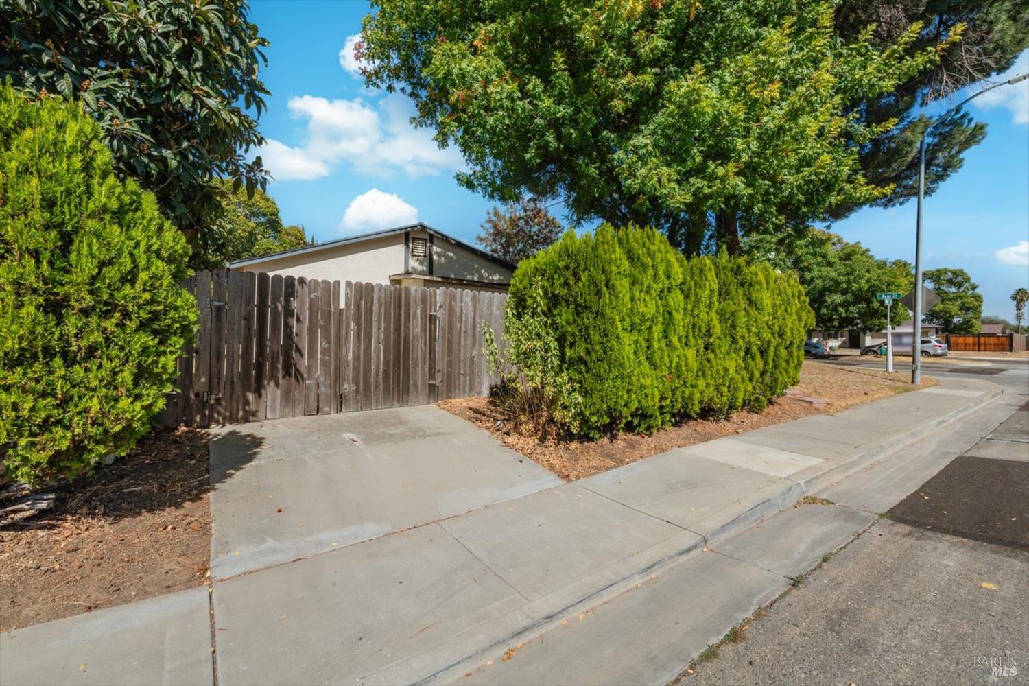 805 Avon Court Dixon CA 95620