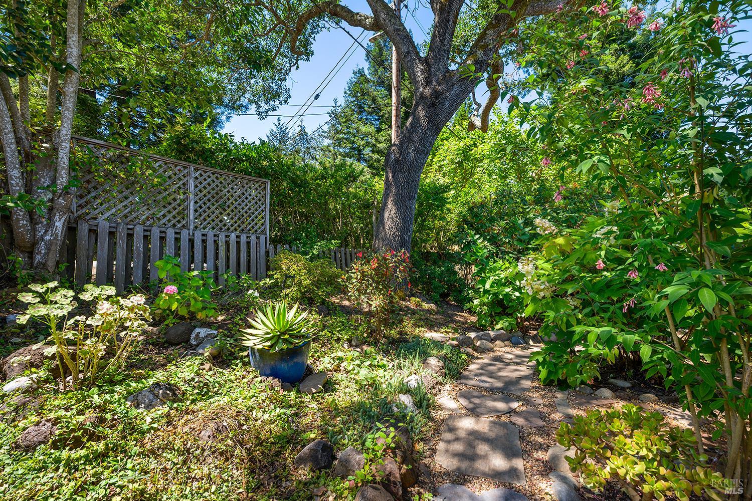 7350 Fircrest Avenue Sebastopol CA 95472