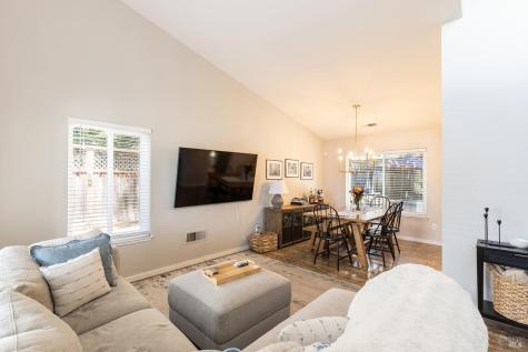 355 Pollard Way Windsor CA 95492