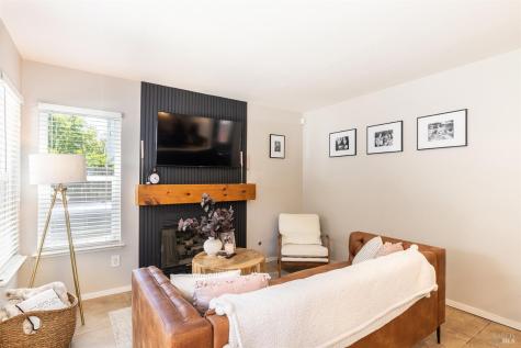 355 Pollard Way Windsor CA 95492