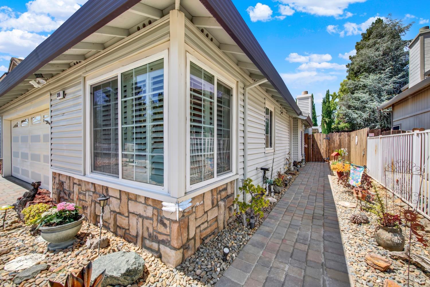 315 Regency Circle Vacaville CA 95687
