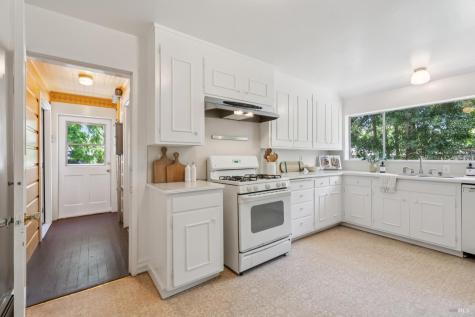 17 10th Street Petaluma CA 94952
