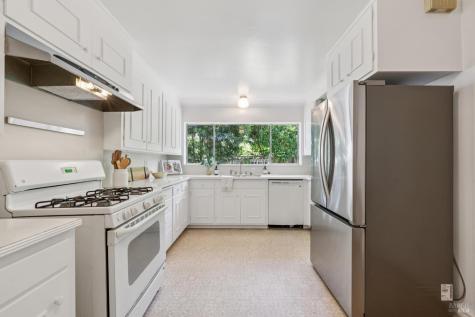 17 10th Street Petaluma CA 94952