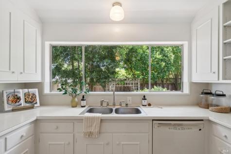 17 10th Street Petaluma CA 94952